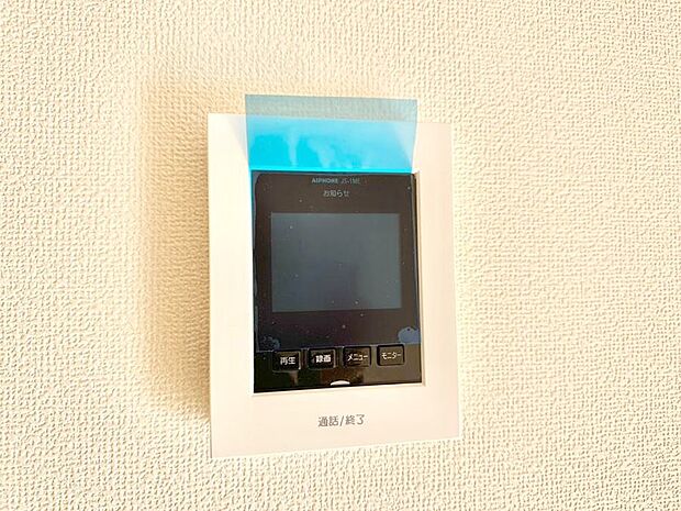 訪問者が一目でわかる安心のTVモニター付きインターホン。