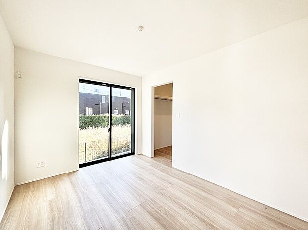 使いやすい形でベットや家具の置き方にも困ることもありません。   