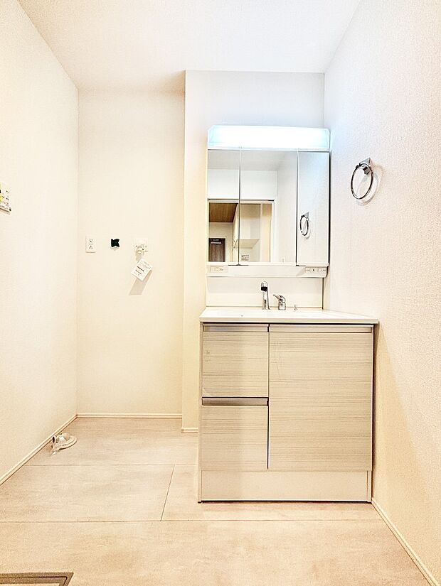 収納力と機能性に優れた洗面化粧台