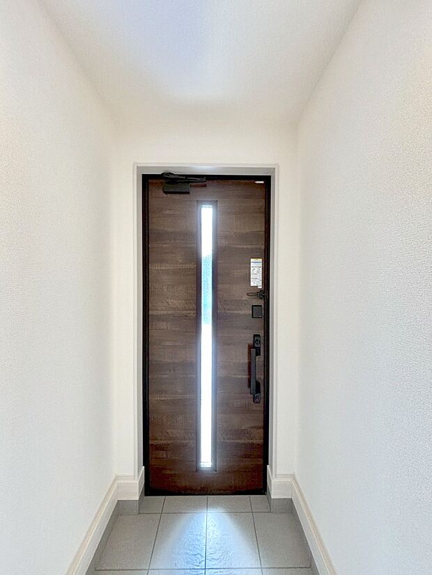 明るい玄関はお客様をお出迎えするのにぴったりです!