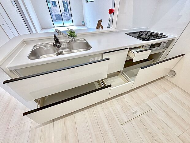 使いやすさを優先したスライド式収納タイプ!