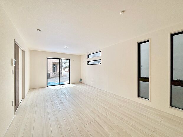 家族の笑顔が自然と生まれてくる、そんな雰囲気のダイニングに仕上がっています。