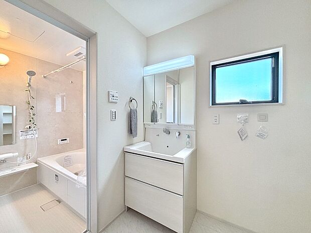 清潔感のある快適空間です。毎日の身支度も気持ち良くお使い頂けます。