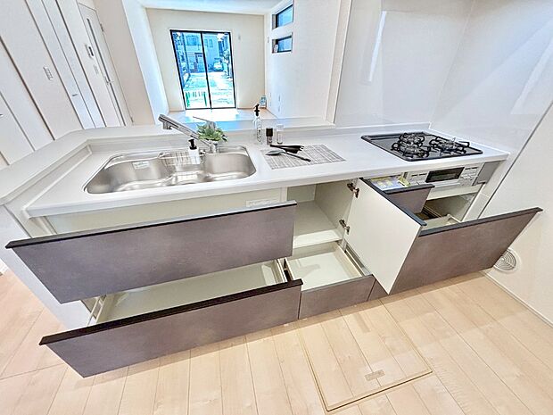 使いやすさを優先したスライド式収納タイプ!