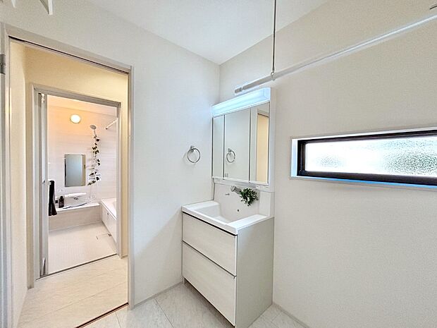 清潔感のある快適空間です。毎日の身支度も気持ち良くお使い頂けます。