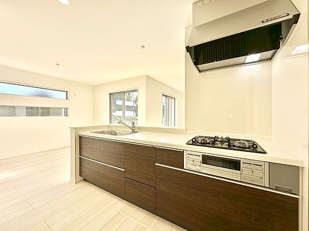 料理をしながらでもご家族との会話を楽しめる対面キッチン