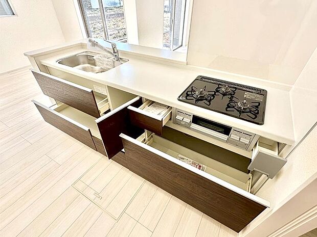 使いやすさを優先したスライド式収納タイプ!