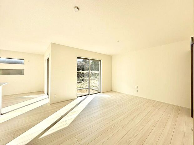 家族の笑顔が自然と生まれてくる、そんな雰囲気のダイニングに仕上がっています。