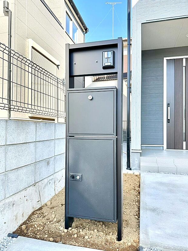 シンプルデザインのポスト。