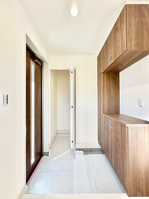 飾り棚を利用して、お越しいただくお客様をおもてなしできます。 