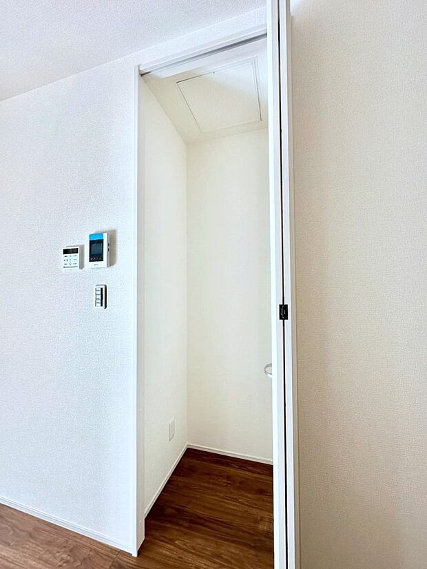 リビング収納。ここに収納があると物が集まるLDKがスッキリ片付きそうですね。