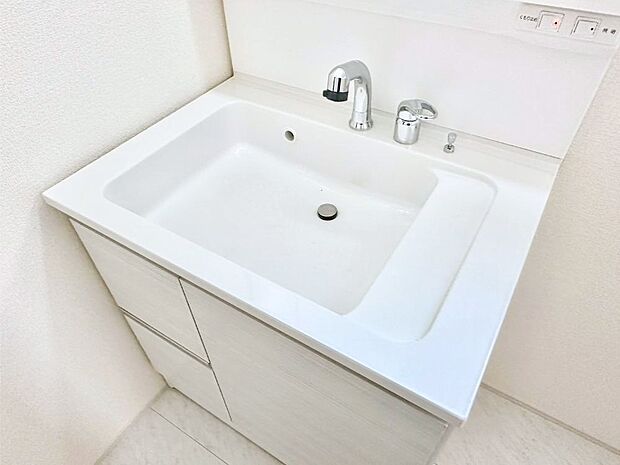 ハンドシャワー付き!使いやすい洗面台。