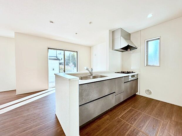 料理をしながらでもご家族との会話を楽しめる対面キッチン