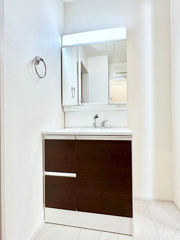 収納力と機能性に優れた洗面化粧台