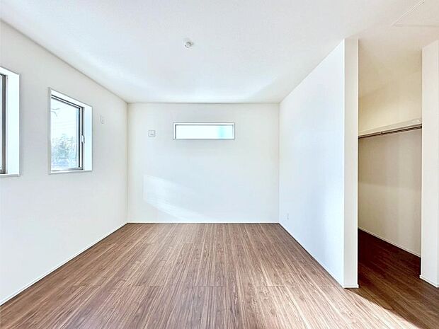 ウォークインクローゼットがあるお部屋!季節ごとの入れ替えも不要で便利です。