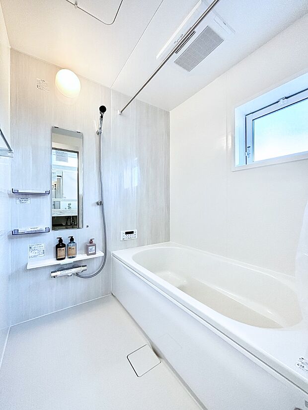 落ち着いた雰囲気でゆっくりお寛ぎいただけるバスルーム