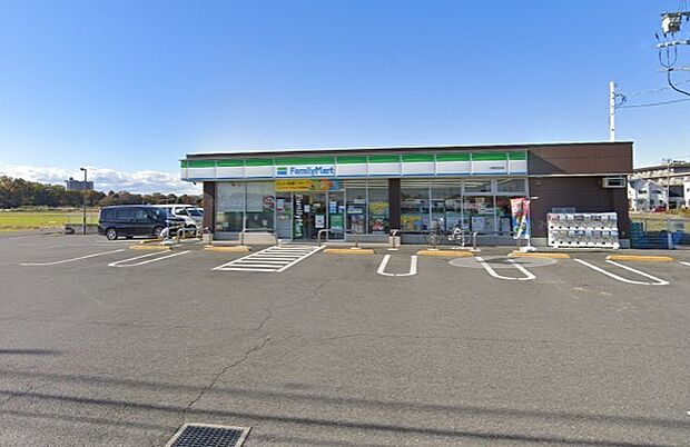 コンビニ 700m ファミリーマート 川越吉田店