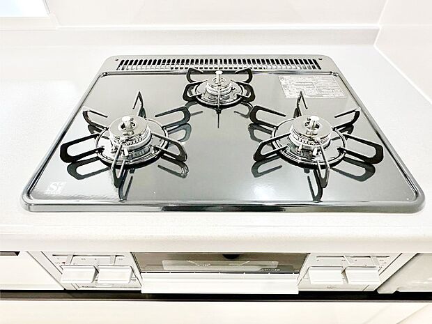 ガスコンロはSiセンサー搭載。火力調節や焦げ付き・消し忘れも防いでくれます。