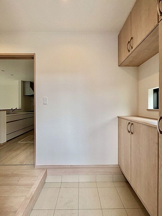 明るい玄関はお客様をお出迎えするのにぴったりです!