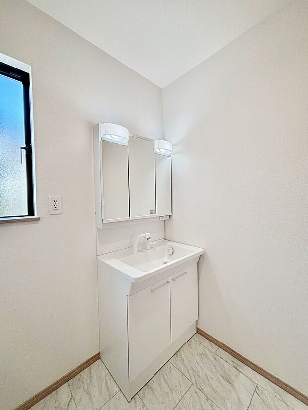 収納力と機能性に優れた洗面化粧台