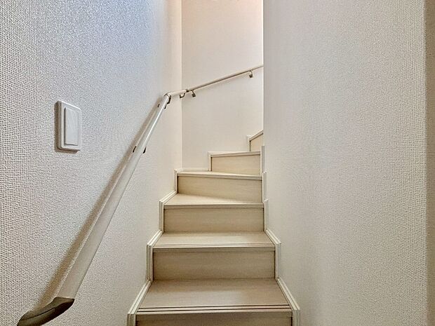 安全性を考慮し階段には手すりを設置しています　