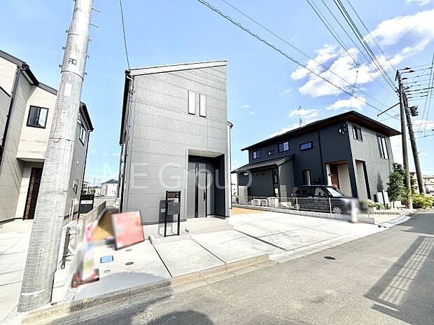 前面道路はきちんと整備されています  
