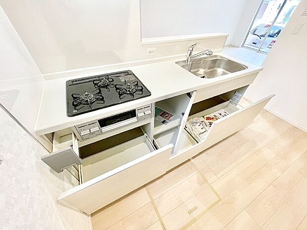 使いやすさを優先したスライド式収納タイプ!