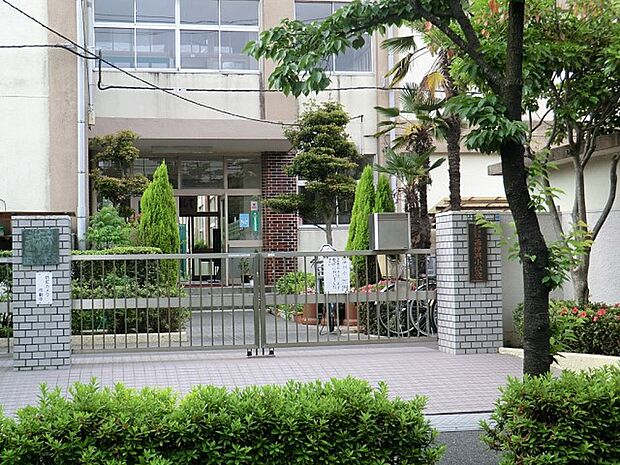小学校 99m 足立区立西伊興小学校