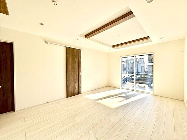 折上天井は立体的な奥行きがあるので、天井が広く見えて開放的な空間を演出できます。