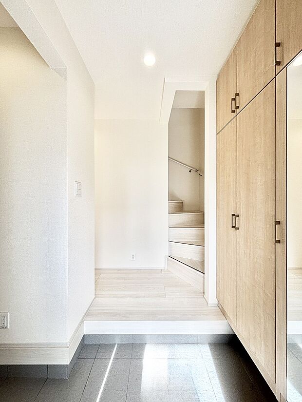 家族の帰宅やお客様をあたたかく迎える玄関