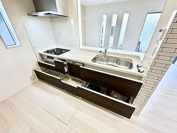 使いやすさを優先したスライド式収納タイプ!