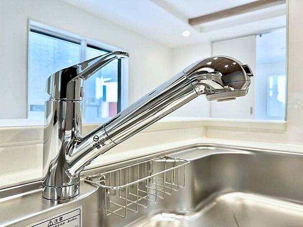 いつでも清潔なおいしいお水を。一つの水栓で水道水と浄水を使い分け。