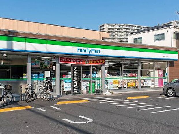 コンビニ 600m ファミリーマート 新田三丁目店