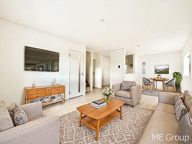 ご家族の賑やかな話し声で包まれる明るいリビング  ※家具はCGです  