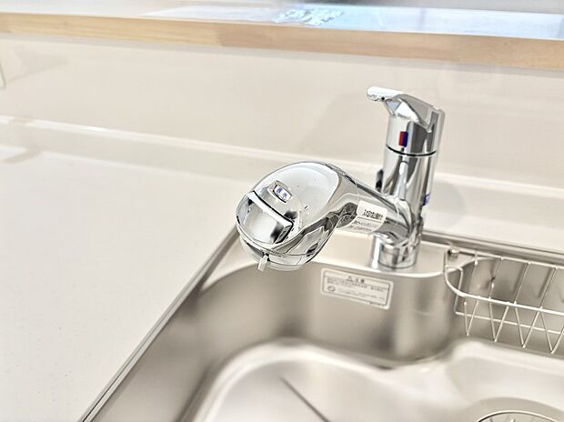 いつでも清潔なおいしいお水を。一つの水栓で水道水と浄水を使い分け。