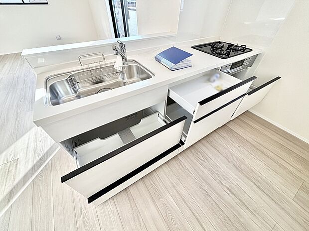 使いやすさを優先したスライド式収納タイプ！