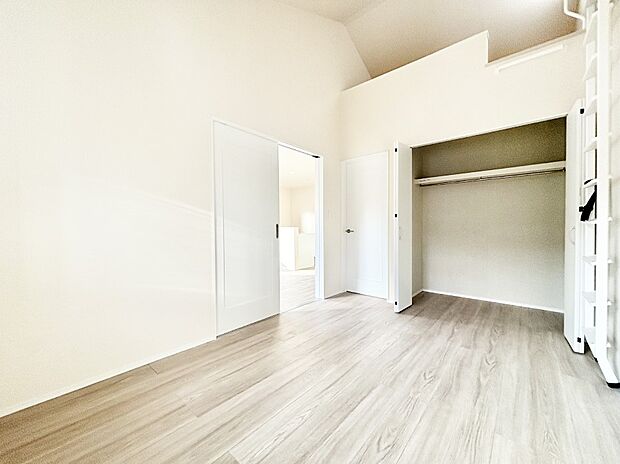 お部屋を有効活用できるロフト付きの洋室!スッキリとした空間で過ごせます。