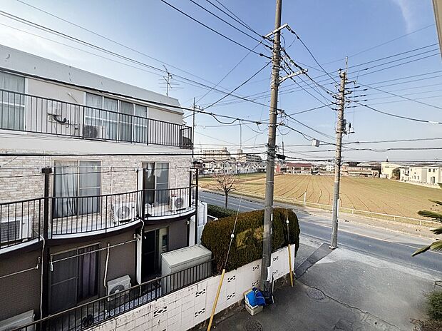 バルコニーからの眺望です。心地よい風が感じられそうですね!