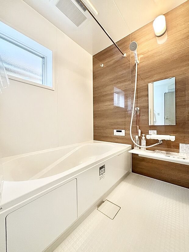 落ち着いた雰囲気でゆっくりお寛ぎいただけるバスルーム