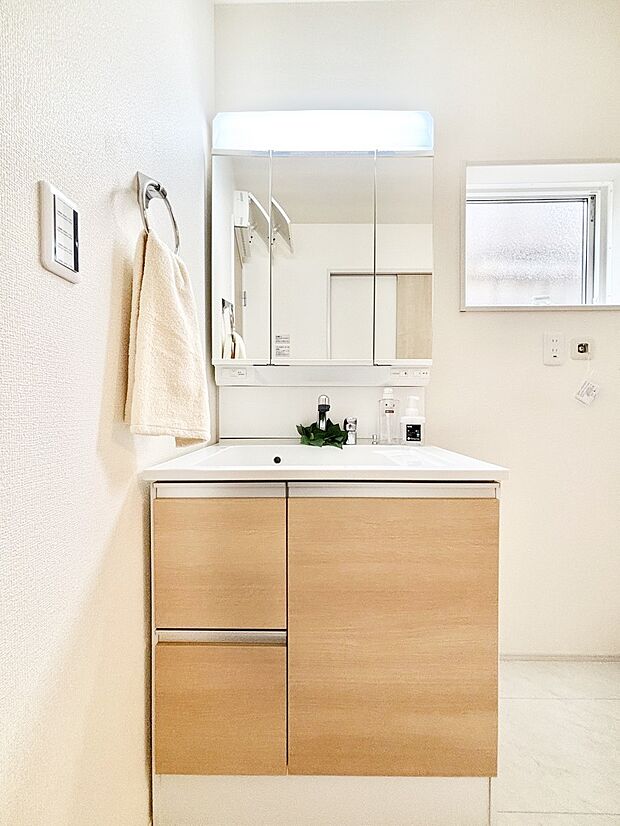 収納力と機能性に優れた洗面化粧台