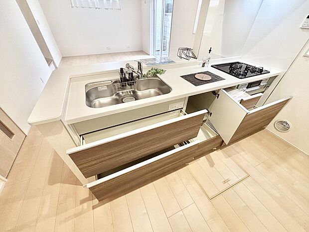 使いやすさを優先したスライド式収納タイプ！