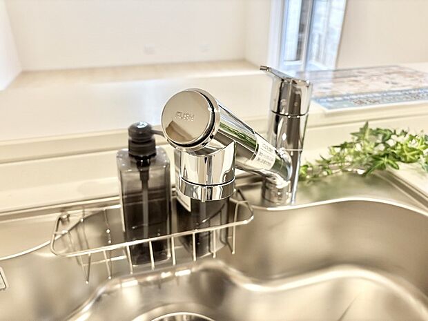 いつでも清潔なおいしいお水を。一つの水栓で水道水と浄水を使い分け。