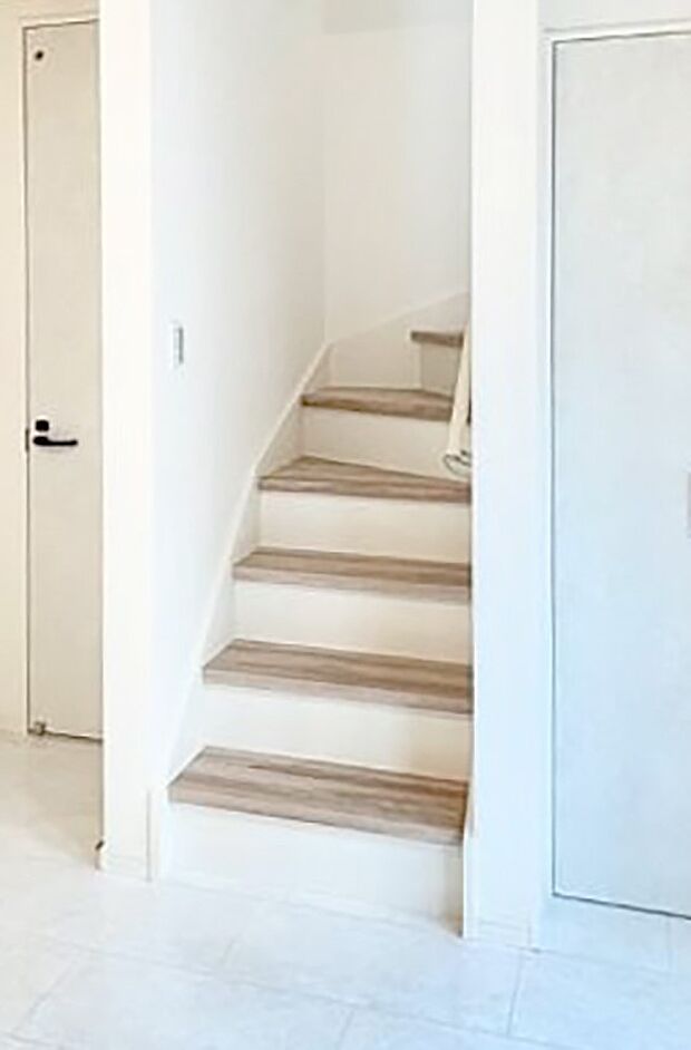 リビング階段が家族の笑顔と会話をつないでくれます