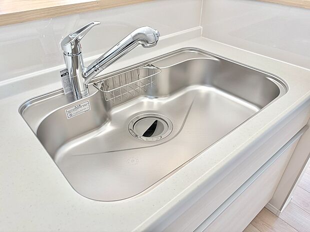 広々としたシンクでお料理やお皿洗いもラクラク快適に！