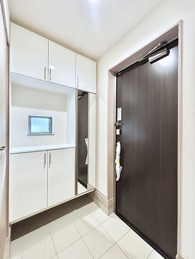 飾り棚を利用して、お越しいただくお客様をおもてなしできます。