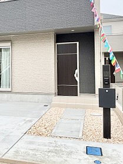 大切な家族、来客を出迎える玄関。