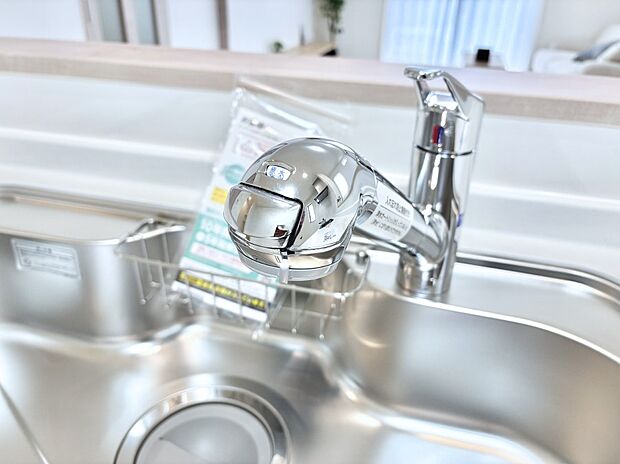 いつでも清潔なおいしいお水を。一つの水栓で水道水と浄水を使い分け。