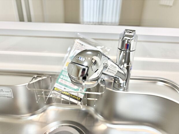 いつでも清潔なおいしいお水を。一つの水栓で水道水と浄水を使い分け。