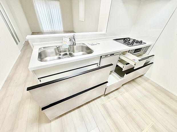 使いやすさを優先したスライド式収納タイプ!