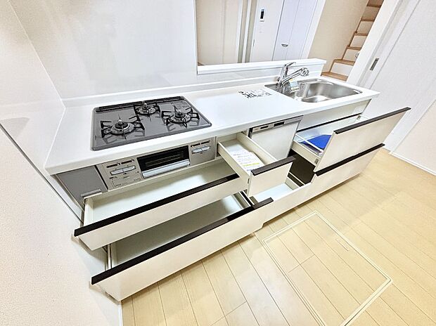 使いやすさを優先したスライド式収納タイプ!